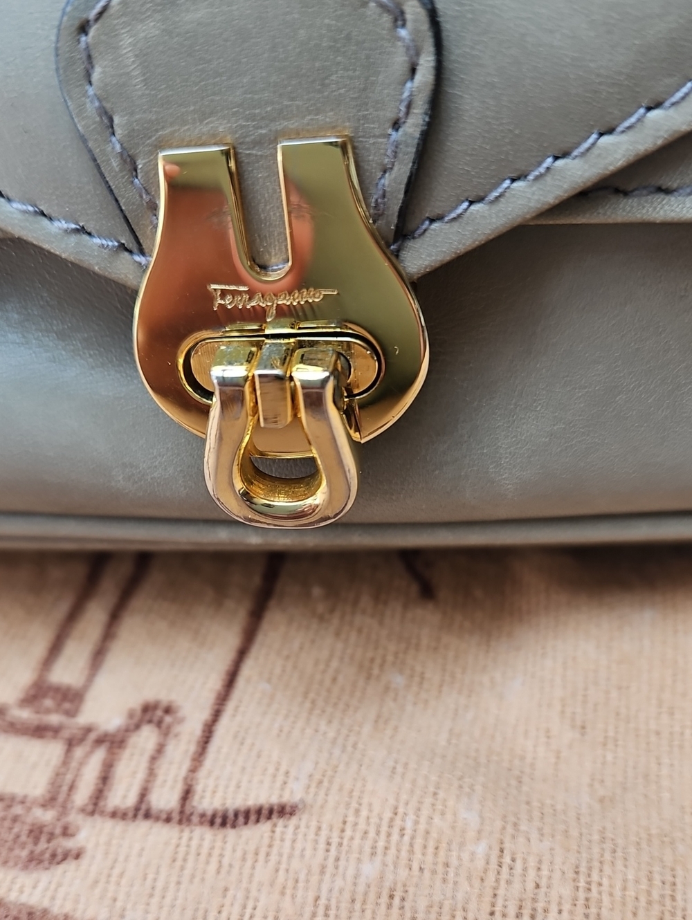 Salvatore Ferragamo Vintage Vitello Crossbody Bag - Picture 2 of 16